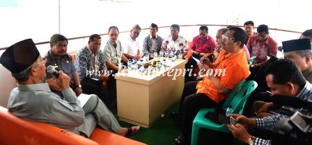 Gubernur pimpin Rapat evaluasi bersama SKPD di atas Kapal usai pelaksanaan kunjungan kerja di beberapa pulau -