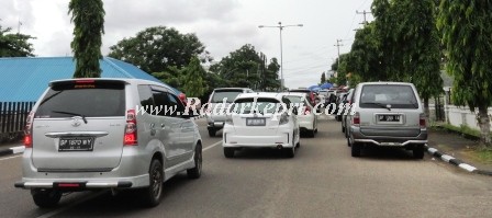 Kemacetan di Jl Dipanegoro. Tanjungpinang, Kamis 25 Juli 2013.(foto aliasar by radarkepri.vom)