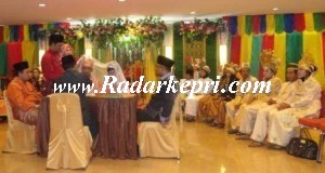 Acara nikah masal di hotel Plaza dengan saksi Walikota Tanjungpinang, H Lis Darmansyah SH.