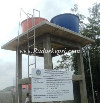Proyek air bersih di Indun Suri yang tak berfungsi.