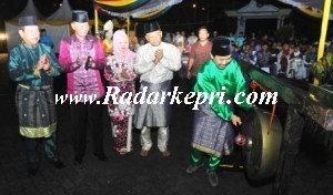 Revitalisasi pengetahuan tradisional dan ekspresi budaya tradisional drama mendu dan cerita rakyat Kota Tanjungpinang dibuka Direktur Jendral Kemendikbud, Kacung Marijan ditandai dengan pemukulan Gong