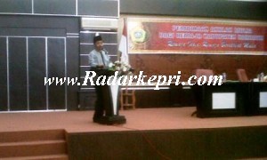 DR H Nurdin Basirun, Bupati Tanjungbalai Karimun memberikan sambutan dalam rangka pembinaan Remaja Idola, Remaja berakhlak mulia.