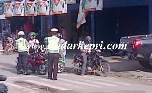 Satuan Lalu Lintas Polres Lingga menggelar operasi razia Zebra Seligi 2013.