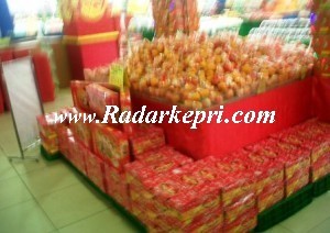 Buah impor yang diduga mengandung formalin dipajang dan dijual di Ramayana Tanjungpinang,