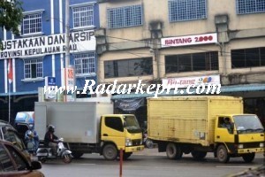 Kemacetan didepan super market Bintang 2000, Jl Soekarno-Hatta,