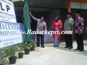 Peresmian media center oleh Bupati LIngga, Drs H Daria