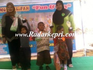 Aqila Amalia yang berhasil meraih juara 1 fashion show tingkat TK di Legenda Malaka.