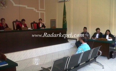 Usman Taufik, Kakansatpol Pemprov Kepri ketika didengarkan keterangannya sebagai sebagai untuk terdakwa Zulkifli di Pengadilan Tipikor pada PN Tanjungpinang.