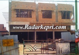 Inilah ruko berlantai II di Jl Surabaya, Kelurahan Tangkerang Selatan, Kecamatan Bukit Raya, Kota Pekanbaru milik Yeni Fatra, istri Tengku Muhtarudin.