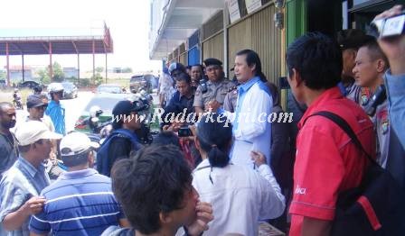 Demo LSM dan Mahasiswa di Batam menudin Panwaslu mandul