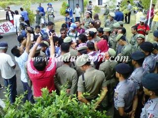 Masiswa Demo terkait adannya Pembagian Jaring yang di Duga di tunggangi Anggota Dewan-
