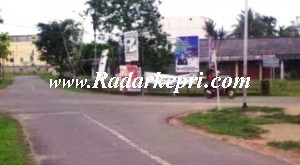 Memasuki masa tenang, sejumlah parpol peserta pemilu di Dabosingkep mulai menurunkan atributnya.