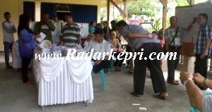 Suasana perhitungan suara di salah satu TPS di Kecamatan Bukit Bestari, Kota Tanjungpinang.