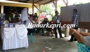 Suasana perhitungan suara di salah satu TPS di Kota Tanjungpinang