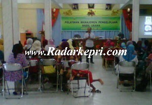 LINGA-15-UPK-saat-endapatkan-pelatihan-managemen-dan-pemasaran-yang-di-gelar-BP3KB-Kabupaten-Lingga