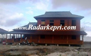 Salah satu bangunan di desa Batu Berdaun, investasi Aseng.