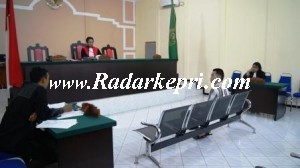 Terdakwa Apan yang membunuh Novitasari ketika memberi pengakuan didepan majelis hakim PN Tanjungpinang.