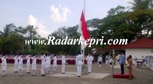 Upacara peringatan Hardiknas di Singkep
