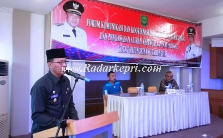 Wakil Walikota Tanjungpinang, H Syahrul S Pd menyampaikan sambutan sekaligus pembukaan kegiatan Forum Komunikasi dan Koordinasi Penangganan Paham Radikal dan Pengawasan Aliran Kepercayaan Masyarakat