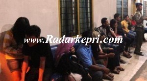 Warga yang terjaring razia ketika di kantor Satpol PP Pemko Tanjungpinang