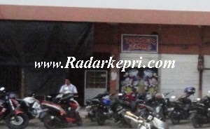 Gelanggang permainan (gelper) milik Ahang di Bintan Plaza yang diduga menjadi tempat perjudian.