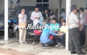 Wakil Walikota Tanjungpinang, H Syahrul S Pd ketika melayat di RSAL Tanjungpinang.