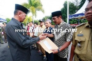 PEMBAGIAN HADIAH PEMENANG POS KAMLING KELURAHAN (3)