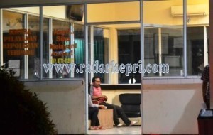 TK, oknum PNS di Kecamatan Tanjungpinang Timur ketika di SPK Polresta Tanjungpinang.