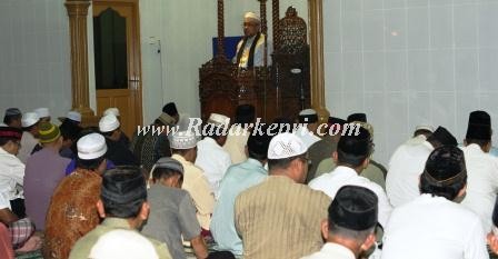 Walikota Tanjungpinang, H Lis Darmansyah SH ketika menyampaikan sambutan di Masjid Baitul Mukminin, Perum Kijang Kencana IV.