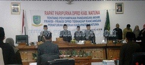 Bupati Dan Ketua serta Wakil Ketua DRPD Natuna saat Mengesahan 14 Perda Kab. Natuna 2014