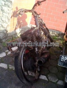 Inilah motor yang di bakar di Jl Basuki Rahmat.
