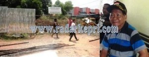Kaur bin Ops Polresta Tanjungpinang, Iptu Efendri Alie menunjuk lokasi lahan sengketa dan Kamili