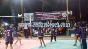 Pertandingan Bola Volly Putra dan Putri di adakan di depan Gedung Nasional dabo singkep