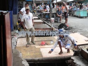 Proyek normalisasi parit di jalan Akau Potong Lembu yang diduga tidak sesuai bestek.