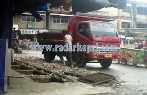 Proyek normalisasi parit di jalan Akau Potong Lembu yang mendapat protes warga.
