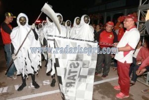 Walikota Tanjungpinang, H Lis Darmansyah SH melepas peserta lomba gerak jalan Tri Juang sampena HUT RI.