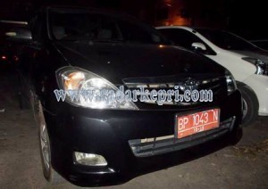 Inilah mobil dinas Pemkab Natuna yang berada di akau Potong Lembu hingga tengah malam.