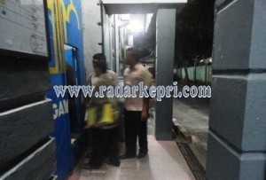 Tersangka Helman ketika dijebloskan ke Rumah Tahanan Negara (Rutan) di Kampung Jawa.