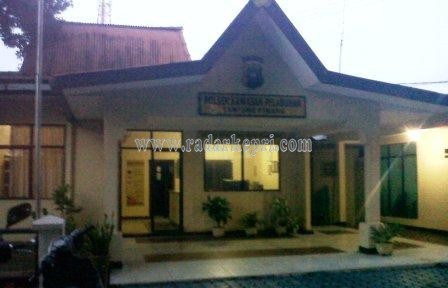 Dikantor KKP Tanjungpinang inilah Saf, supir taksi mengadukan penganiyaan yang dialaminya.