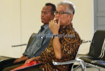 Terdakwa Drs Muchdarmawan dan Tarmin ST