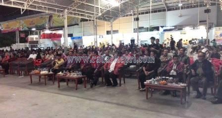 Wagub Kepri, DR HM Soeryo Respation dan Walikota Tanjungpinang H Lis Darmansyah bersama warga IKMAL Tanjungpinang.