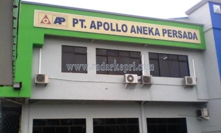 PT Apollo Aneka Persada yang diduga membuang limbah ke parit warga