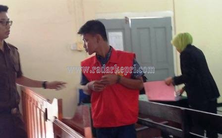 Inilah terdakwa Pambayun yang mencabuli pacarnya yang masih dibawah umur.