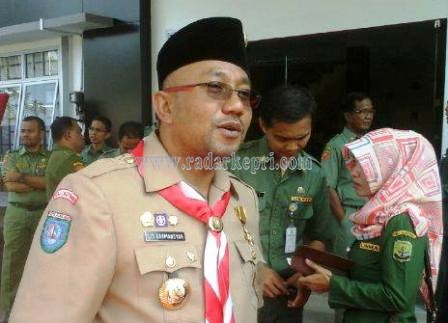 Walikota Tanjungpinang, H Lis Darmanyah SH ketika meresmikan kantor Camat Tanjungpinang Barat.