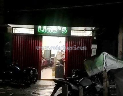 Warnet yang masih buka meskipun sudah jam 24 00 Wib