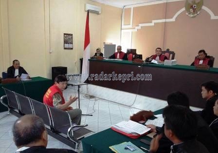 Terdakwa dr Limaran Dwi Hartadi ketika disidangkan di PN Tanjungpinang, Selasa (12/05).