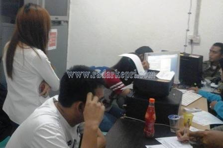 Warga yang terjaring razia tim gabungan Satpol PP Pemko Tanjungpinang, Kamis 26 Juni 2015 malam.