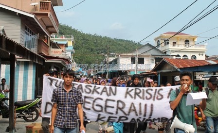 Demo warga Anambas akibat sulit mendapat air bersih, Kamis (10/09).