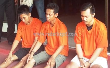 Inilah 3 tersangka pencuria spesialis congkel jok motor yang berhasil ditangkap Polres Tanjungpinang.