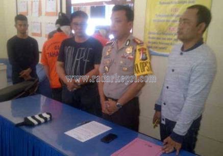 Kapolres Tanjungpinang, AKBP Kritian Parluhutan Siagian S IK M Si saat konfrensi pers kasus percobaan pembunuhan, Minggu (11/10).